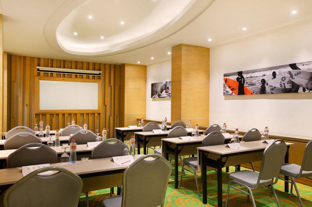 Harris Hotel Raya Кута Екстер'єр фото